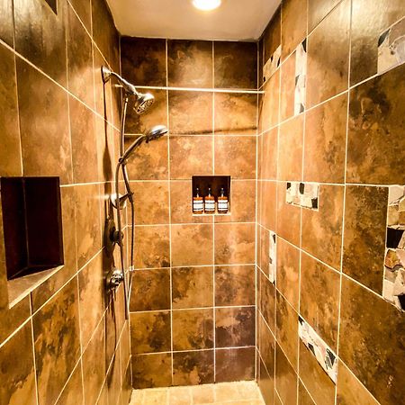 Mid-Century Vintage Brick Ranch Upstairs Guesthouse Sevierville Εξωτερικό φωτογραφία