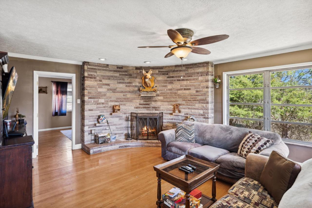 Mid-Century Vintage Brick Ranch Upstairs Guesthouse Sevierville Εξωτερικό φωτογραφία