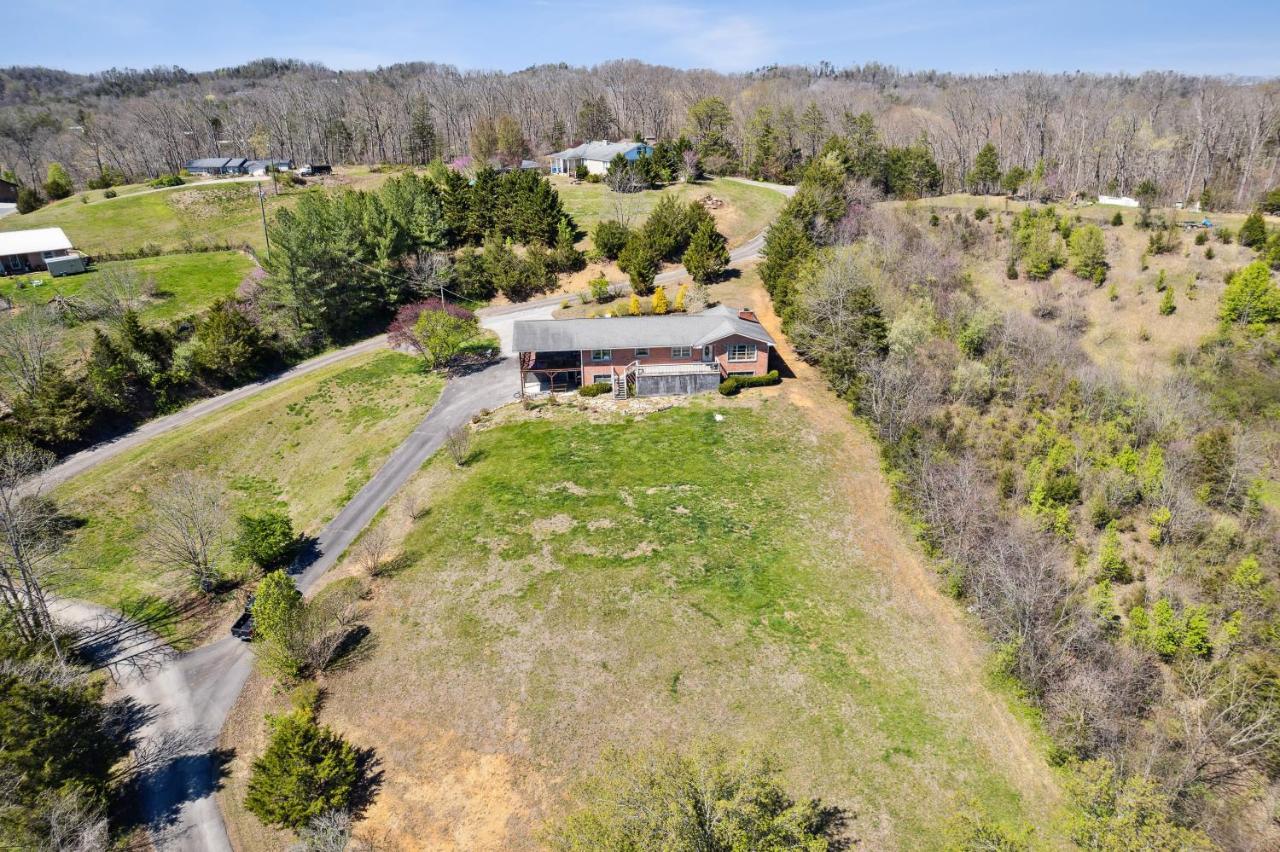 Mid-Century Vintage Brick Ranch Upstairs Guesthouse Sevierville Εξωτερικό φωτογραφία